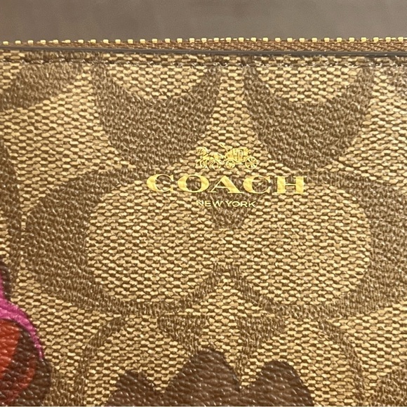 COACH X KAFFE FASSETTE corner zip floral wristlet. Rare limited edition nwt - Picture 6 of 11